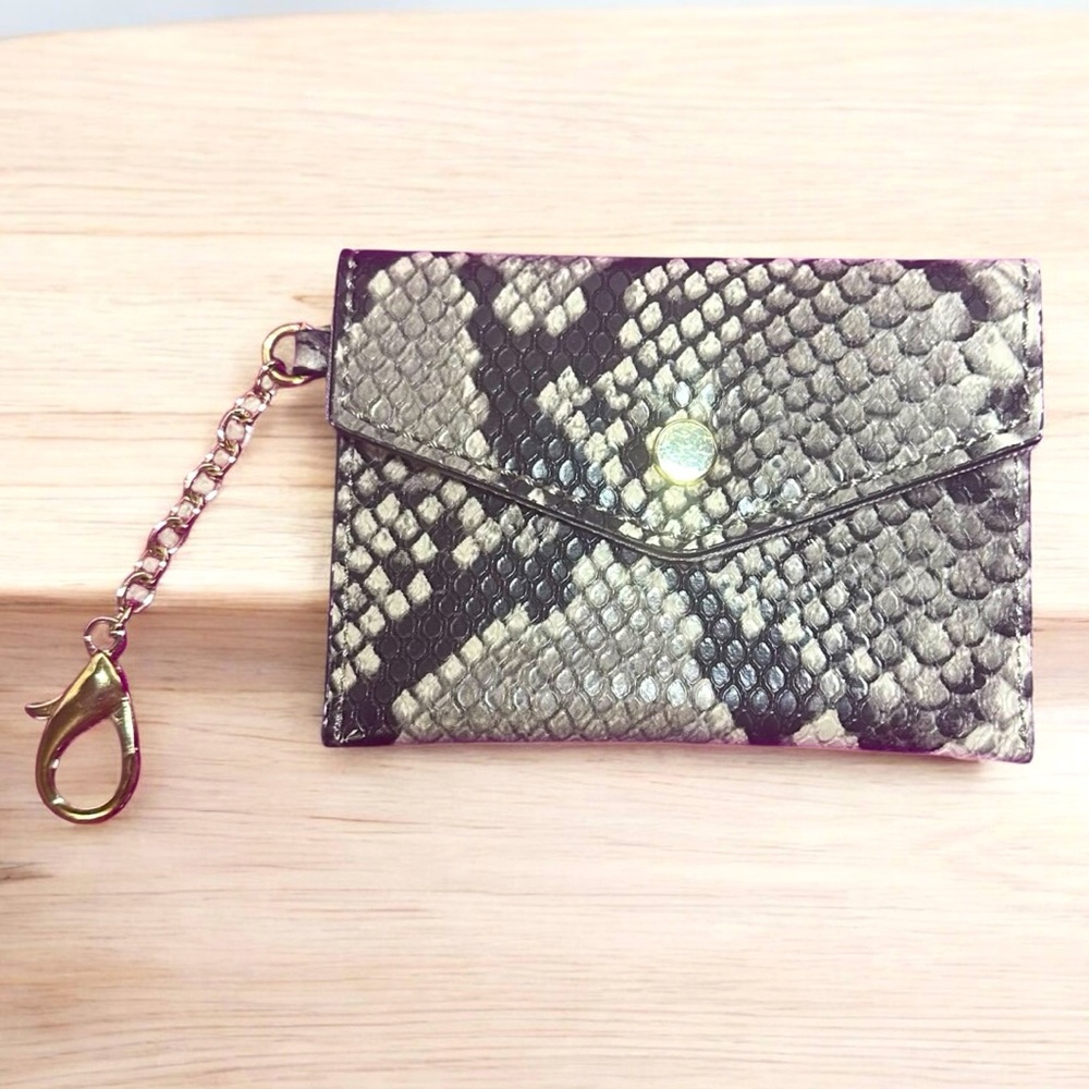 Snakeskin Patterned Card Holder with Chain Lobster Clasp Black & White Gold-tone